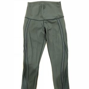 Green lululemon yoga pants w/cut out detail, sz6